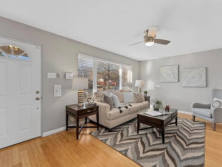 1614 Bredell Ave — Photo 3