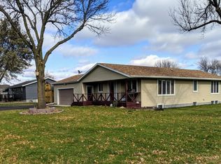 2385 Red Leaf Ct, Windom, MN 56101