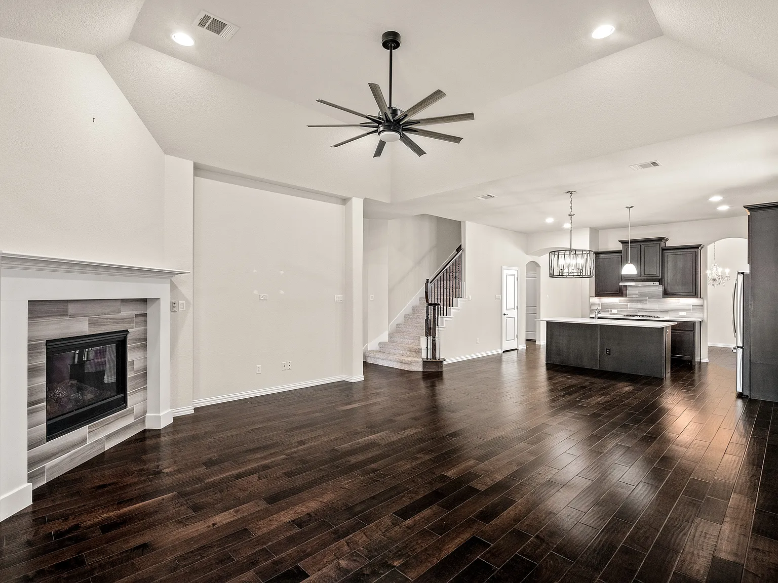 4 bed, 2995 sqft, $3,300 — Photo 4