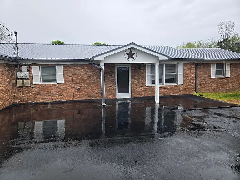 275 Emerald Rd #1 — Photo 1