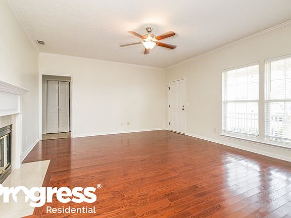 3rd image of 903 Thomastown Dr