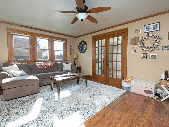 5th image of 210 S Rockford Ave