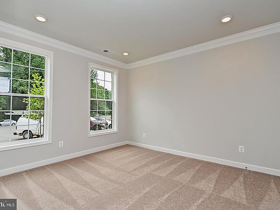 5th image of 4404 Fair Lakes Ct