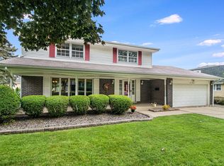 18W112 Belair Ct, Darien, IL