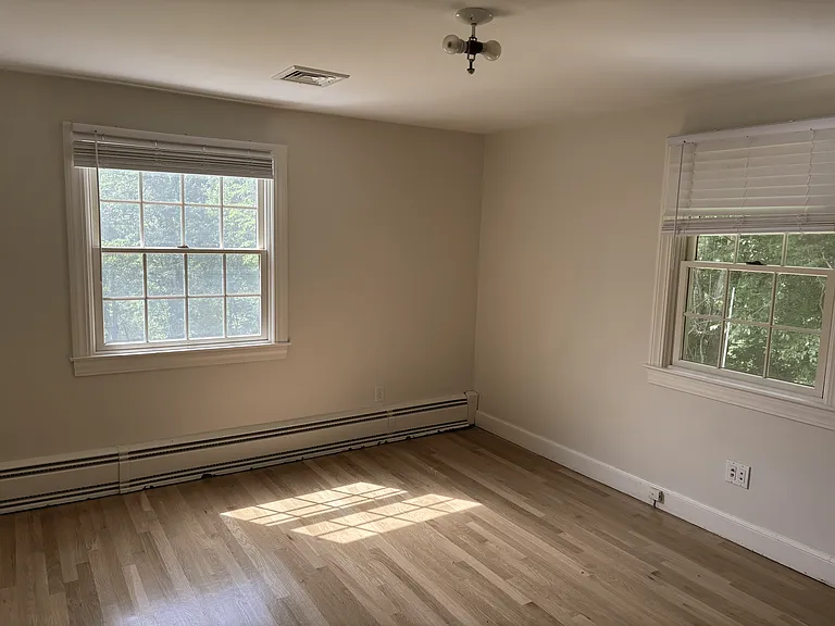 426 Conant Rd — Photo 3