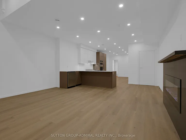 647 College St #102 — Photo 17
