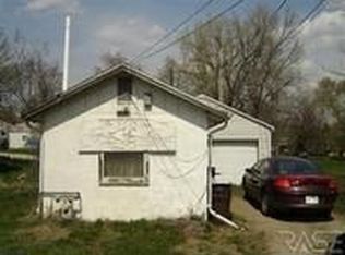 1908 E 31st St N, Sioux Falls, SD 57104