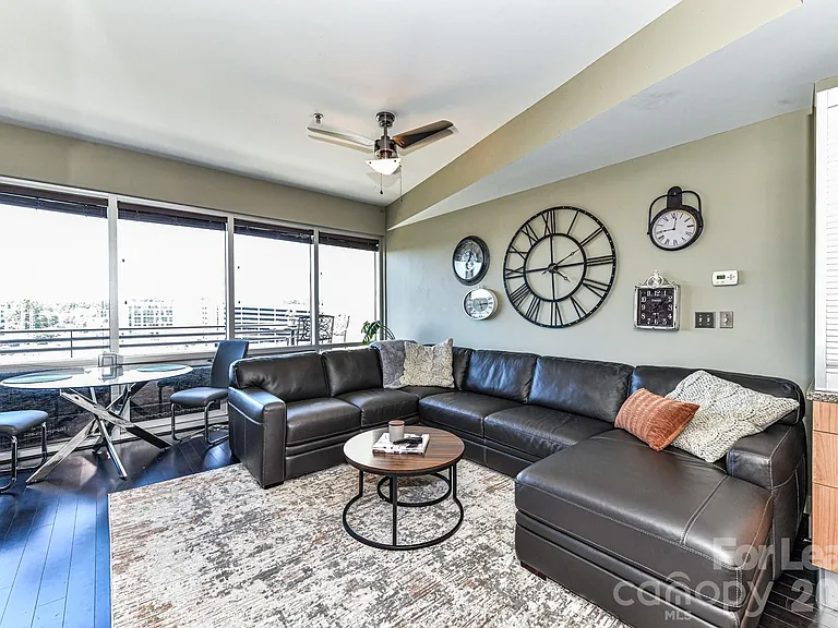 1133 Metropolitan Ave #613 — Photo 9