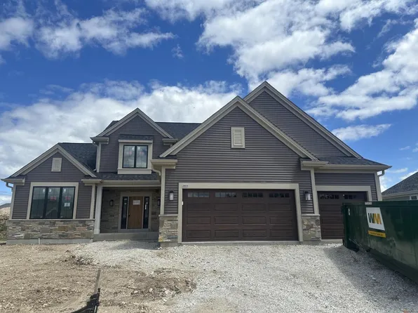 3809 White Oak WAY, Waukesha, WI 53188