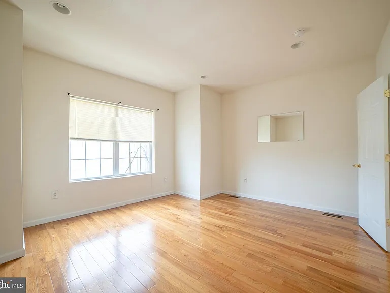 1830 N 16th St #2 — Photo 3