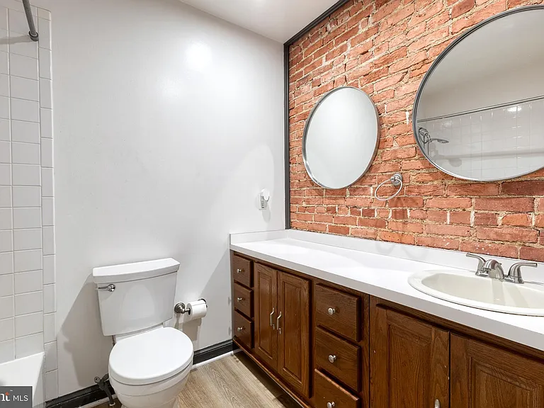 809 S Glover St — Photo 10