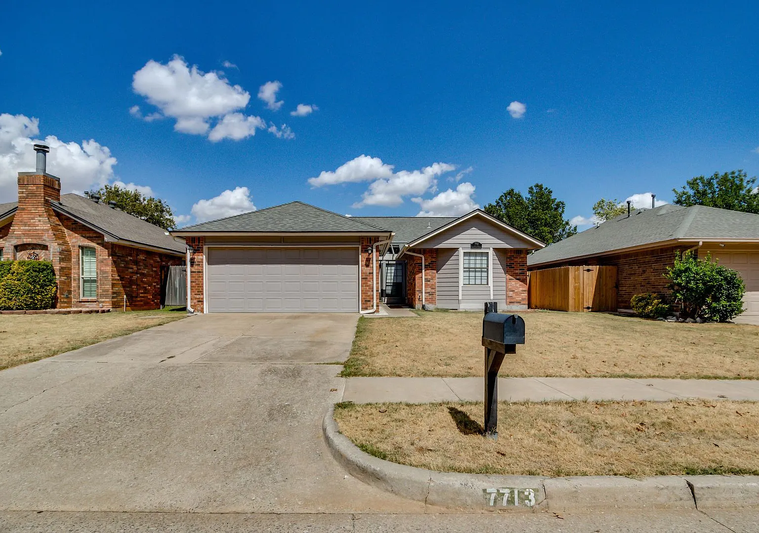 3 Bedroom 2 Bath 2 Car Garage - Putnam City Schools — Photo 1