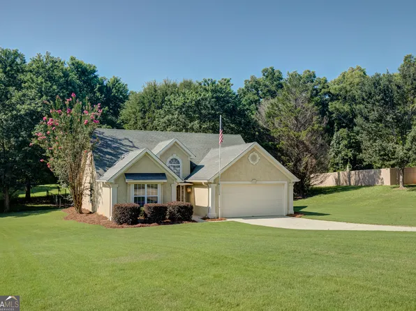25 McIntosh Estates Dr, Sharpsburg, GA 30277
