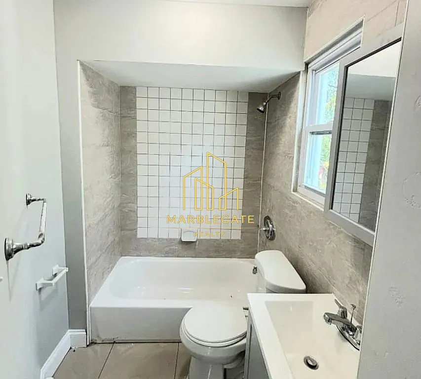 3 bed, 1050 sqft, $1,950 — Photo 3