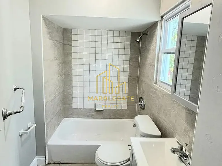 591 S 19th St #11 — Photo 3