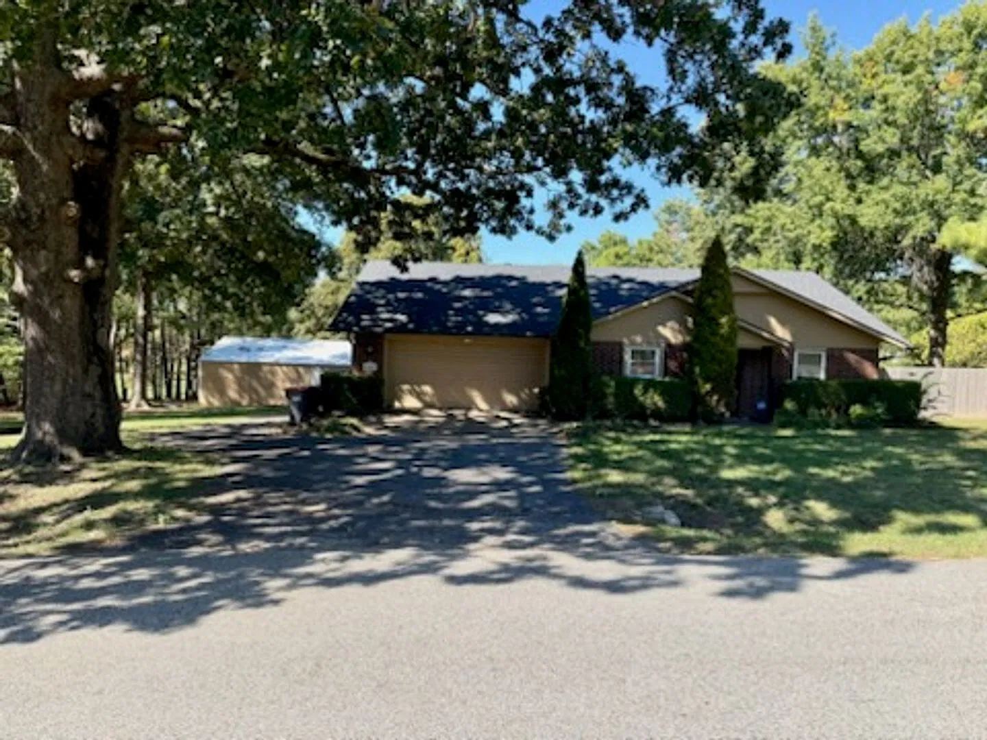 Charming 3 Bed / 2 Bath Home with Deck, Shade Trees & Open Layout Available 11/1 — Photo 1