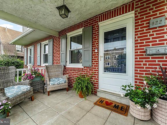 5th image of 822 Anderson Ave