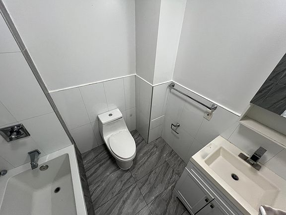 5th image of 326 Randolph Ave #37E