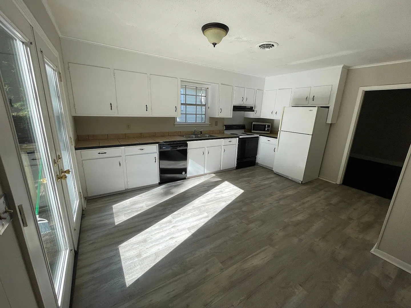 3BR/2BA Home — Photo 3