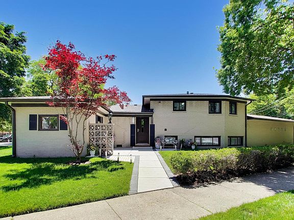 3rd image of 8864 E Prairie Rd