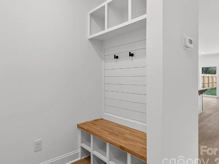 212 Lander St — Photo 9