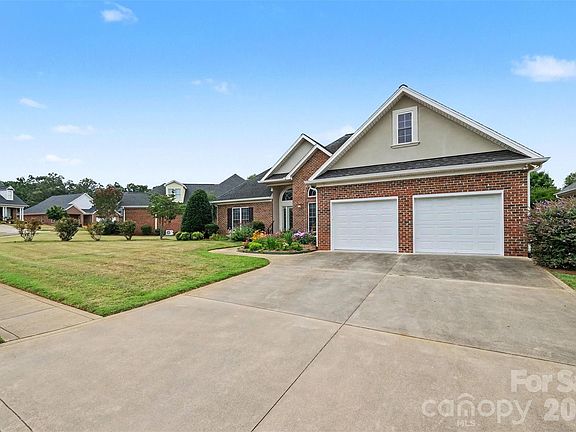3rd image of 115 Blakemore Dr