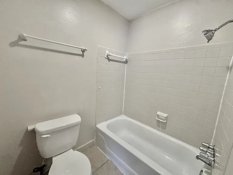 7519 Gallineta Ct #C — Photo 15