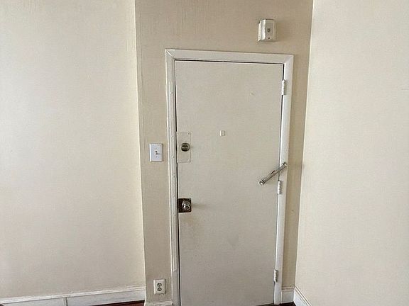 5th image of 5016 Pine St APT 407