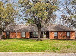 1207 N Meadow Dr, Ardmore, OK 73401