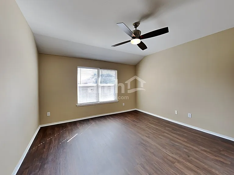 15500 Yarberry Dr — Photo 11