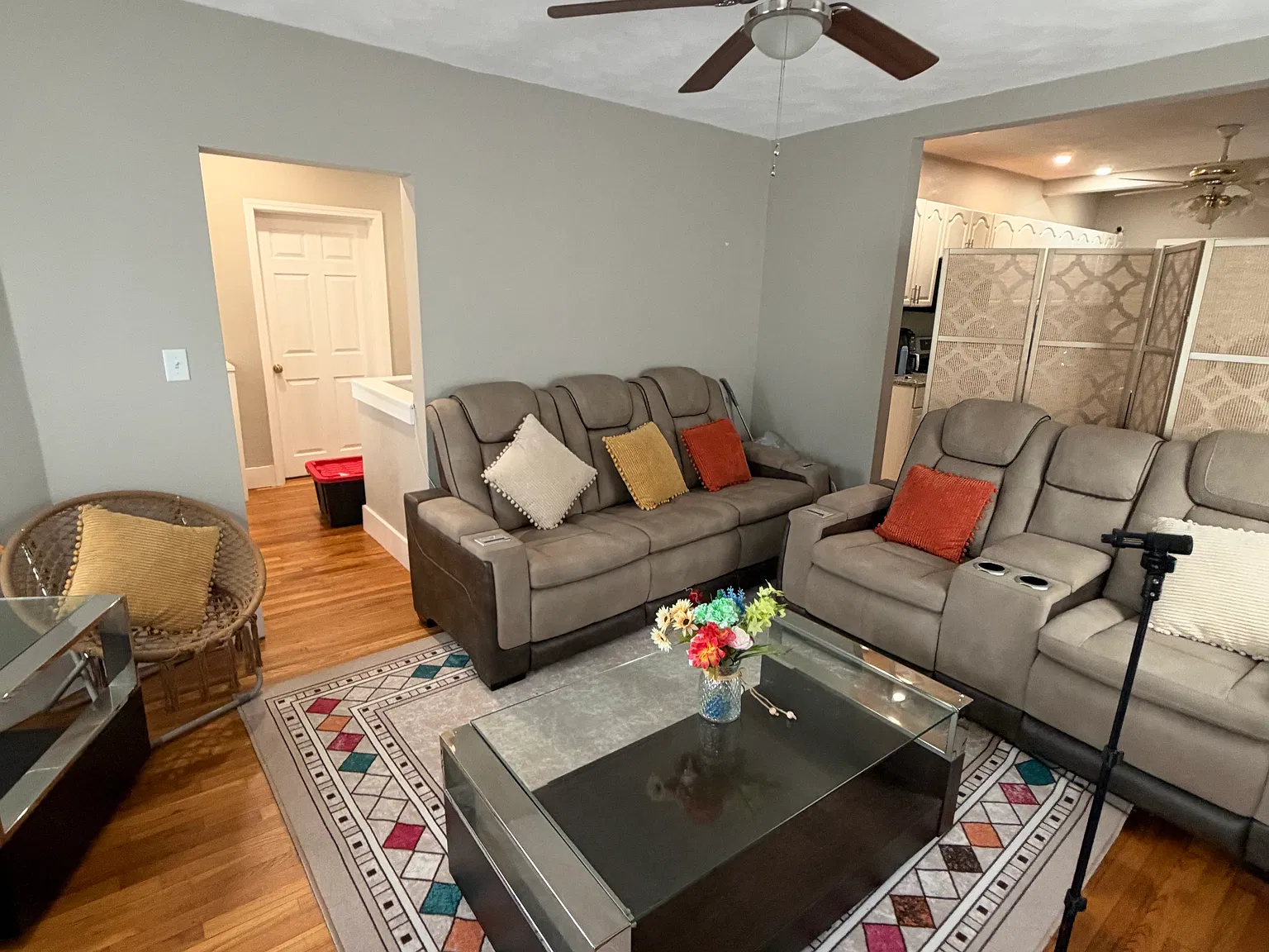 4 bed, 2100 sqft, $3,800 — Photo 2