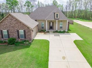 475 Crossing North St, Thibodaux, LA 70301