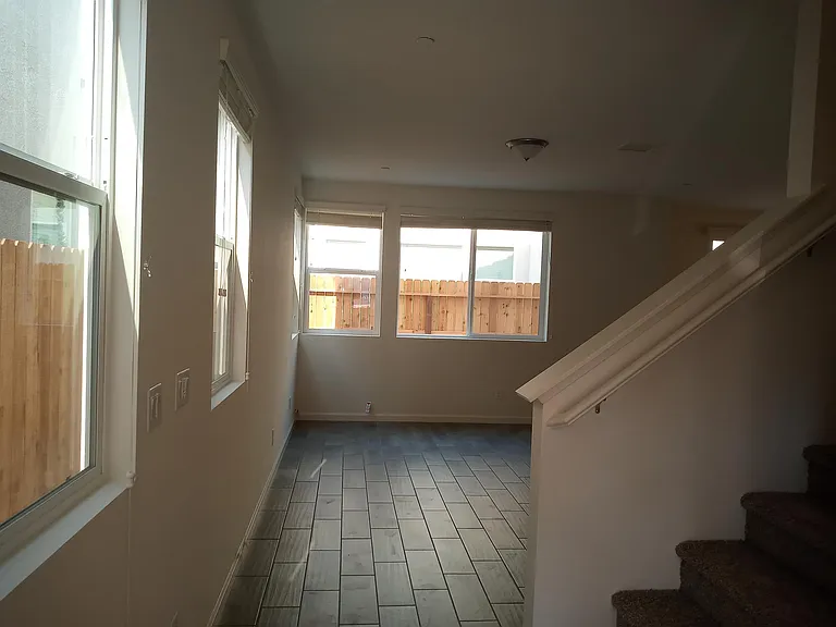 1945 Kelly Ln — Photo 6