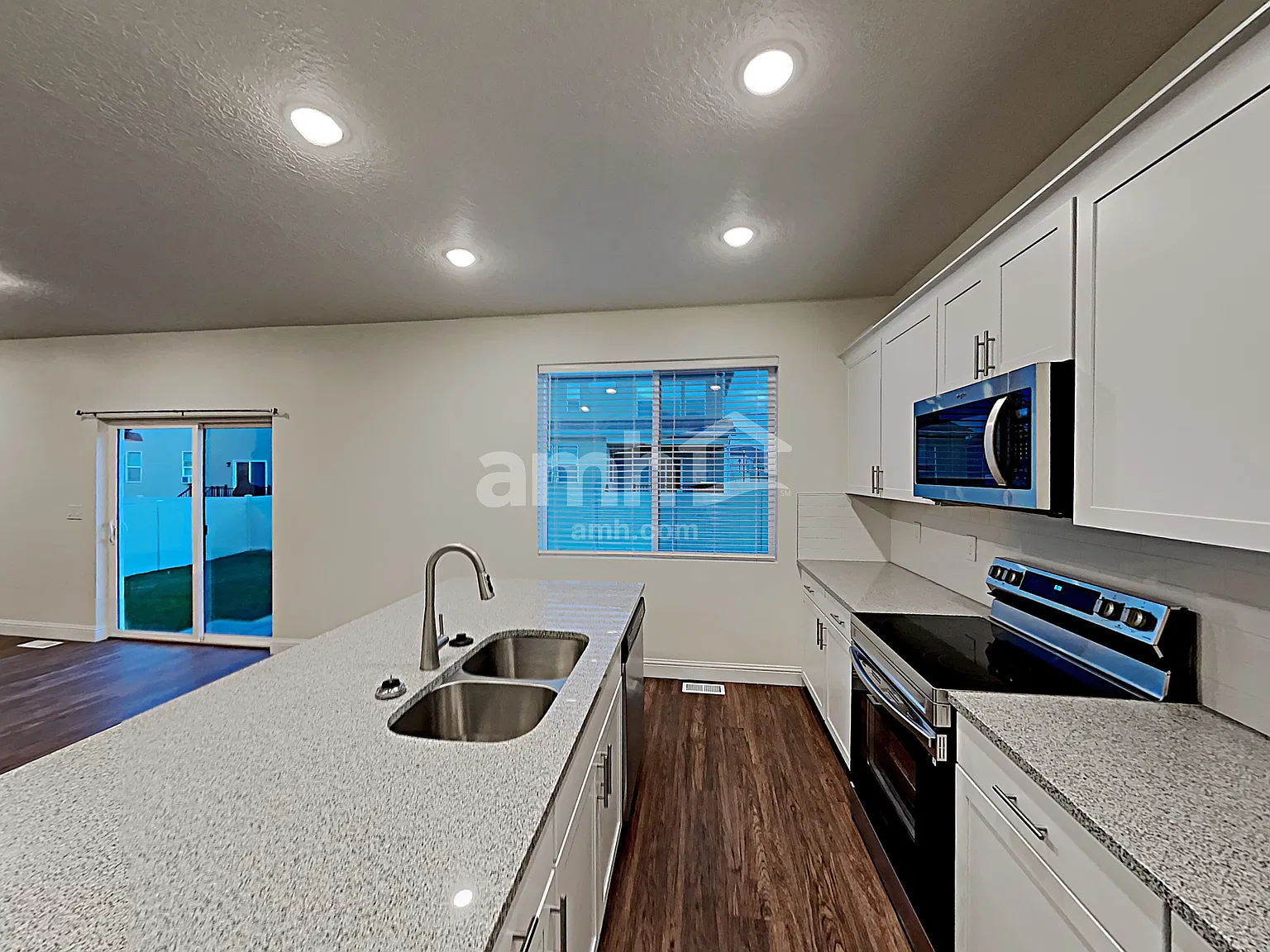 4 bed, 3.5 bath, 2455 sqft, $2,530 — Photo 3