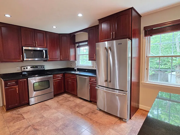 8201 Hensley Ct — Photo 8