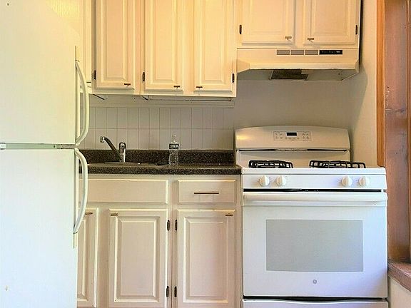 4th image of 313 Van Buren St Floor 4