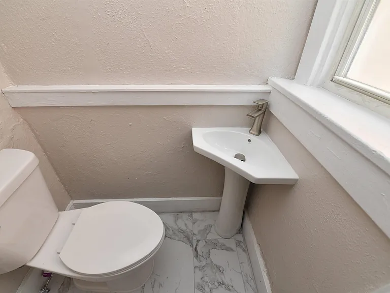 1027 N University St — Photo 30
