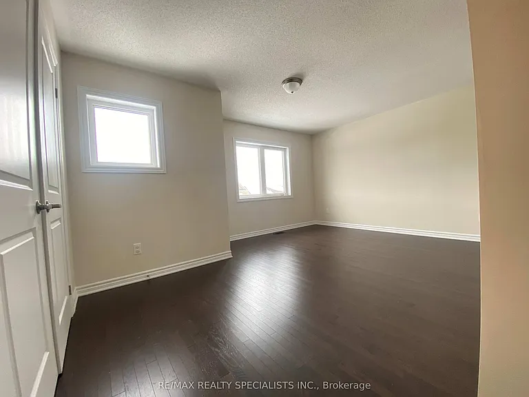 17 Oriole Cres — Photo 7