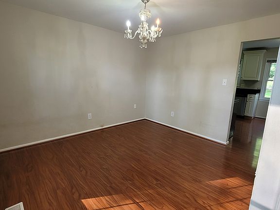 5th image of 2527 Lindley Ter