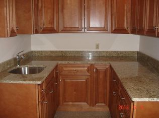 13 Capron St APT 1, Uxbridge, MA 01569