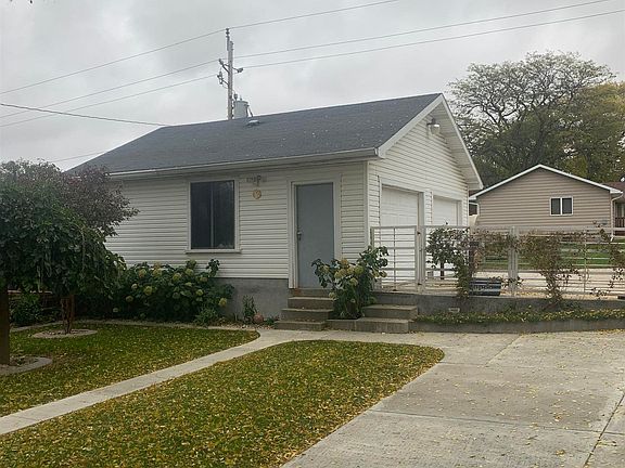 3rd image of 226 2nd Ave SE