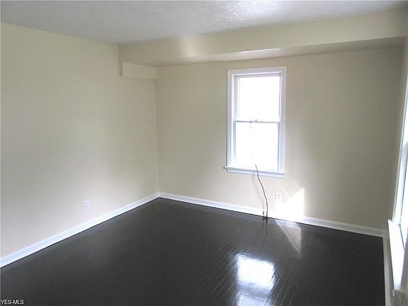 5th image of 438 Sieber Ave