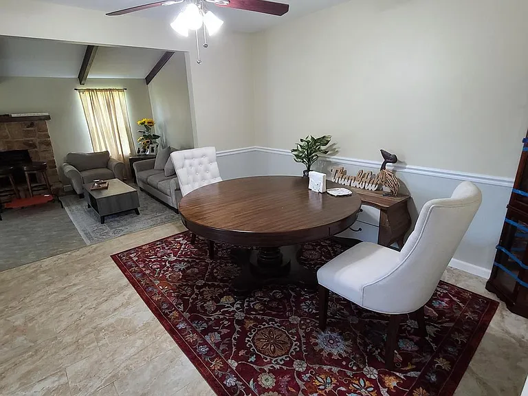 1105 Jonathan Ln — Photo 5