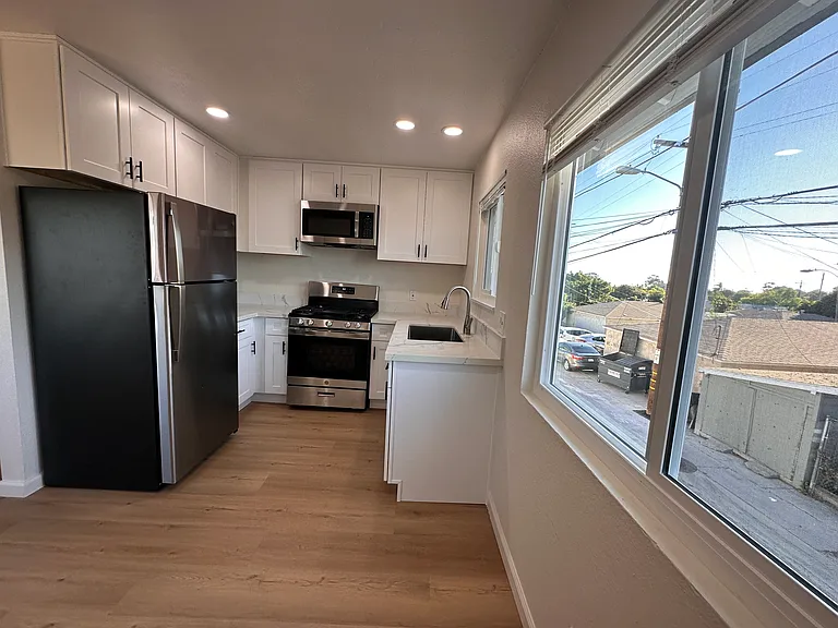 2848 Fairmount Ave — Photo 22