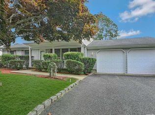 10 Newpoint Ln, East Moriches, NY 11940