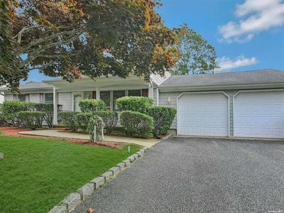 10 Newpoint Lane, East Moriches, NY, 11940