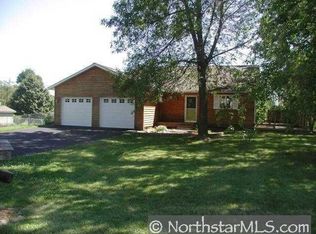 7101 Redman Ln, Chanhassen, MN 55317