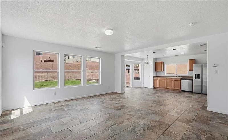 3 bed, 2.5 bath, 1917 sqft, $2,500 — Photo 2