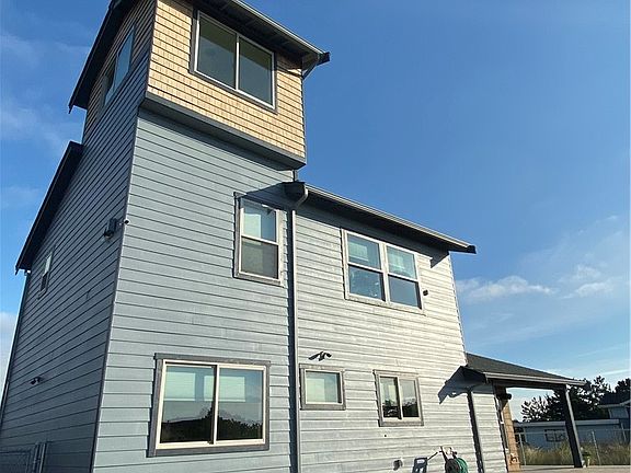 3rd image of 927 Ocean Shores Blvd SW