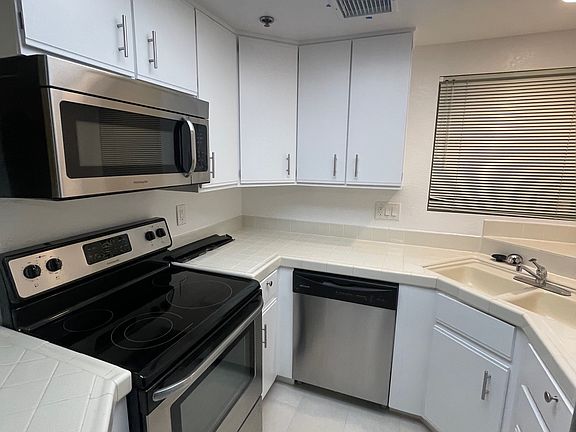 2nd image of 2700 Lawrence Crossley Rd #4